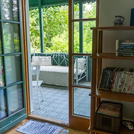 Leanyvirag Vendeghaz *