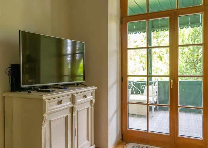 Leanyvirag Vendeghaz * Leányfalu