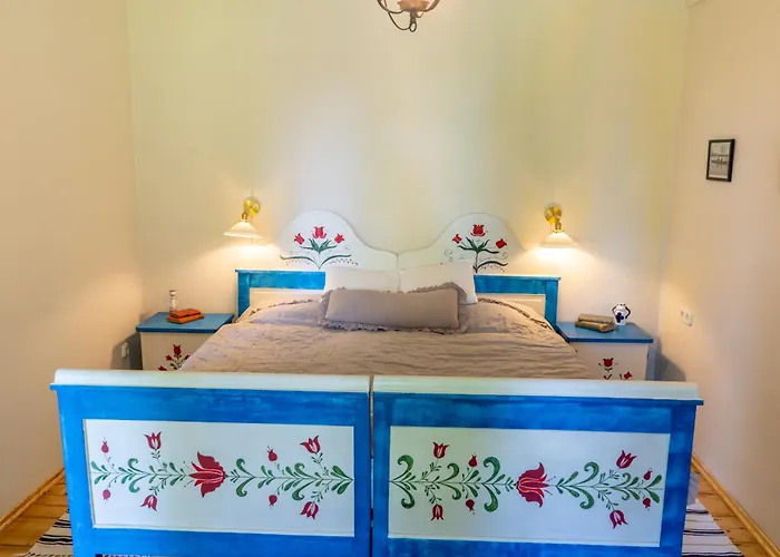 Leanyvirag Vendeghaz